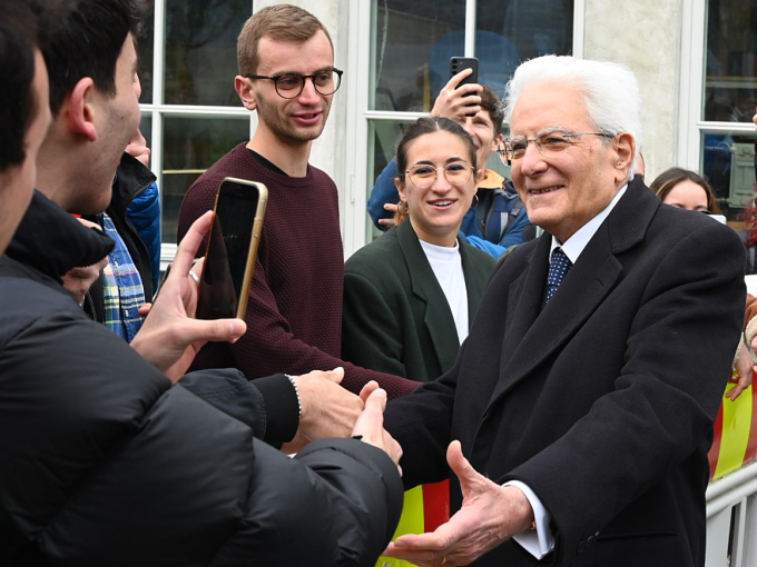The Norwegian University of Science and Technology attracts international staff and students. President Mattarella greets some of the students from Italy. Photo: Sven Gj. Gjeruldsen, The Royal Court